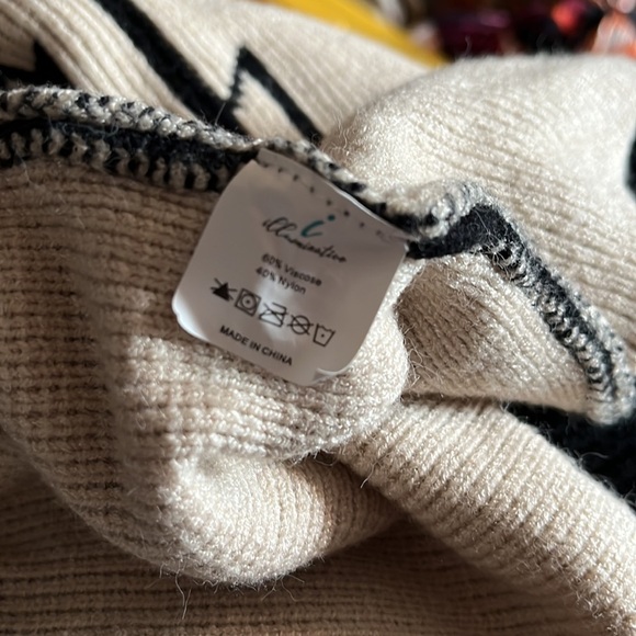 Illuminative Aztec Neutral Serape Warm Cozy Sweater Jacket Size M-L NWOT - Picture 5 of 6